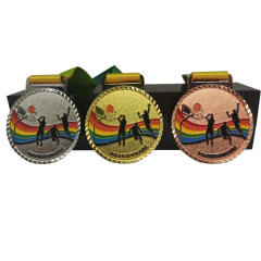 Médaille de souvenir en métal de sports traditionnels d'or antique bon marché et populaire d'usine avec le ruban