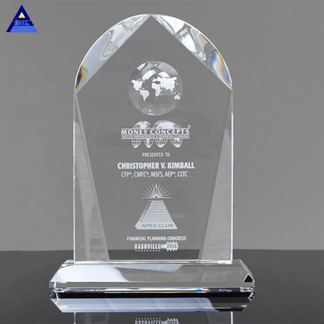 Trophée de récompense personnalisé en cristal en forme d'arc avec image de globe