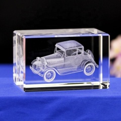Modèle de voiture en cristal de bloc de cube en verre de petite voiture privée antique gravée au laser 3D