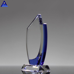 Bouclier en gros imprimant le trophée en cristal en verre coloré pour le cadeau de récompenses de concurrence