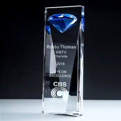 Trophée en cristal de diamant 2021 avec logo gravé/trophée en diamant en cristal clair/prix en cristal en forme de diamant pour cadeau d'affaires