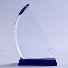 Großhandel Segelboot Form Jade Glass Award Trophäe für Sportwettbewerb Souvenirs