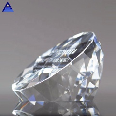 Presse-papier gravé au laser 3D en cristal incliné avec diamant