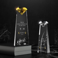 Trophée en cristal de diamant 2021 avec logo gravé/trophée en diamant en cristal clair/prix en cristal en forme de diamant pour cadeau d'affaires