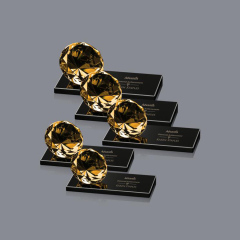 Premio de cristal de diamante coloreado con base metálica personalizado para negocios de alta gama Pujiang K9