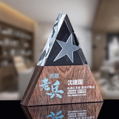 Neues Design Anpassen Dreiecksform Trophäen Marmorplakette Holzkristall Trophy Award