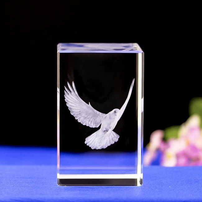 Los regalos de cristal láser 3d más nuevos y modernos del artículo de pájaros de la paz