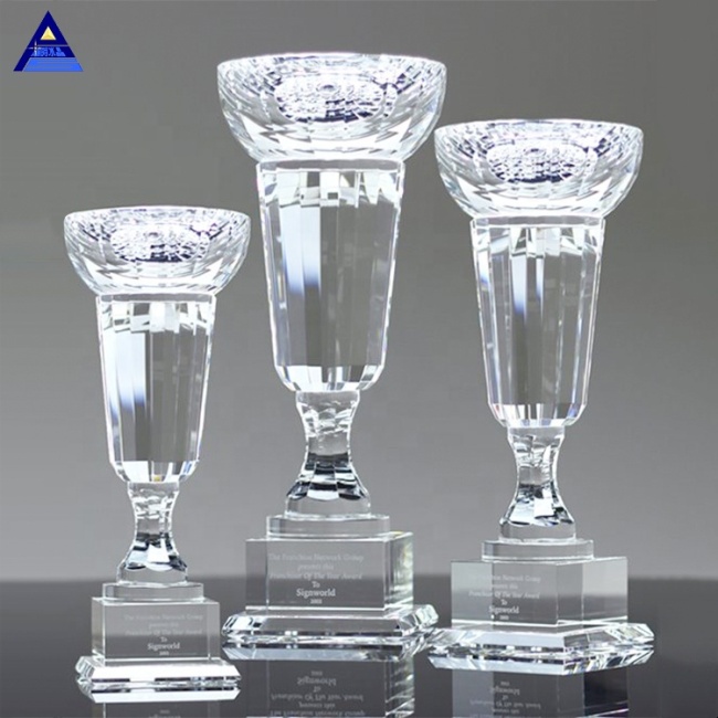 China Promotional Wholesale Elegant Crystal Trophy Cup With Clear Crystal Base