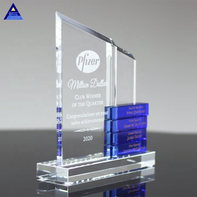 Trophée de cristal bleu de conception de gros de l'usine de Yiwu pour la gravure personnalisée