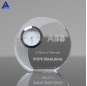 Grabe el pequeño reloj cristalino decorativo del escritorio del cristal para el regalo del recuerdo del negocio