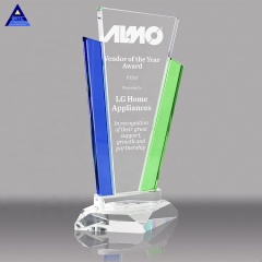 Chapiteau en cristal de gravure 3D de qualité personnalisée avec des récompenses de montants bleus et verts