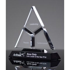 Nouveaux trophées d'anniversaire de cristal de triangle de coupe de cadeaux d'affaires personnalisés