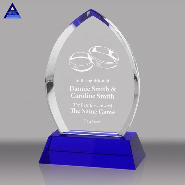 Персонализированная текстовая гравировка трофеев Blue Flame Crystal Award и табличка с трофеем образца