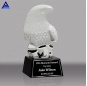 Figurine d'aigle en cristal de trophée de presse-papiers en verre bon marché de vente chaude pour la décoration de bureau et des faveurs de cadeau