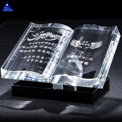 Gravure élégante cadeaux musulmans livre coran Mini mariage cristal cadeau islamique pour invité à emporter Souvenir cristal verre livre