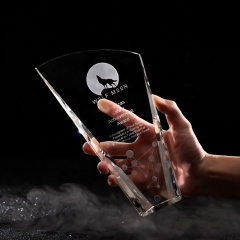 Logo gravé au laser Plaque en cristal clair K9 et couronne de bouclier Obélisque en verre avec bloc blanc Trophée en cristal