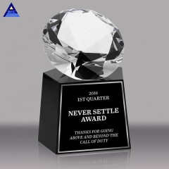 Trophée de récompense de diamant d'artisanat de cristal de verre K9 gravé par coutume de Pujiang avec la base noire