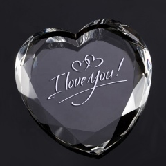 Presse-papiers de coeur en cristal gravé sur mesure de mariage en gros pour des cadeaux d'invités de mariage