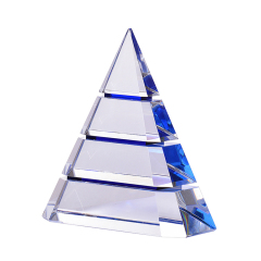 Trofeo de cristal de triángulo de múltiples capas transparente de mejor diseño de belleza barata para regalos de empresa