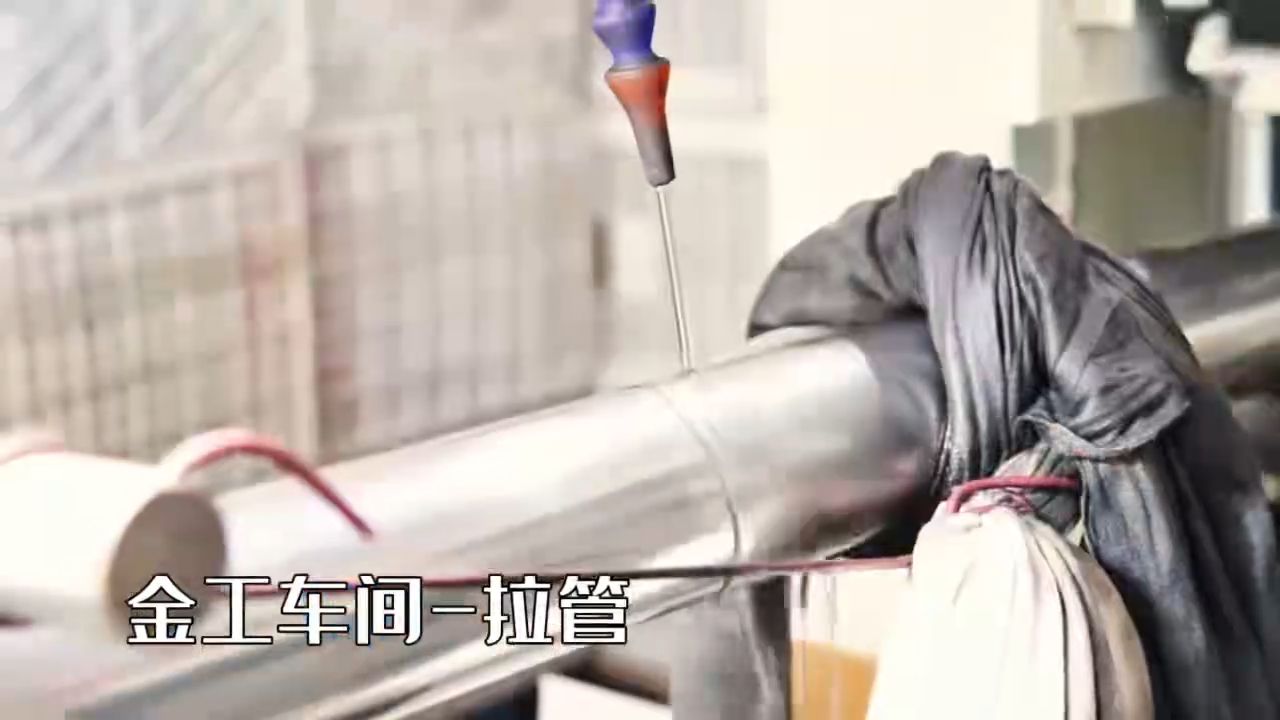 metal workshop 丨 Automatic pipe pulling machine